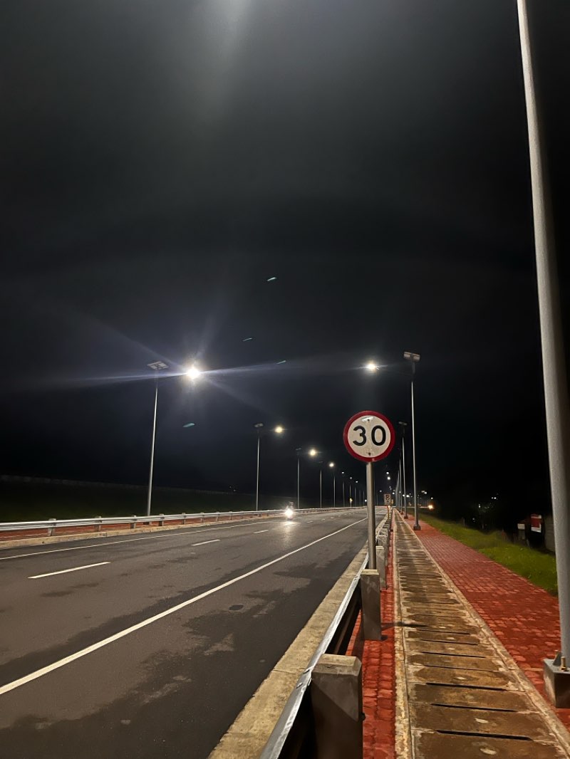 walking near me in Vicente De Lara Park in spring