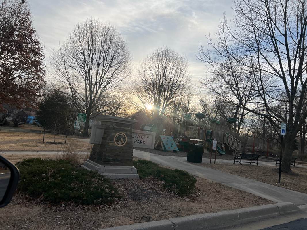 walking near me in Jaycee Park in winter