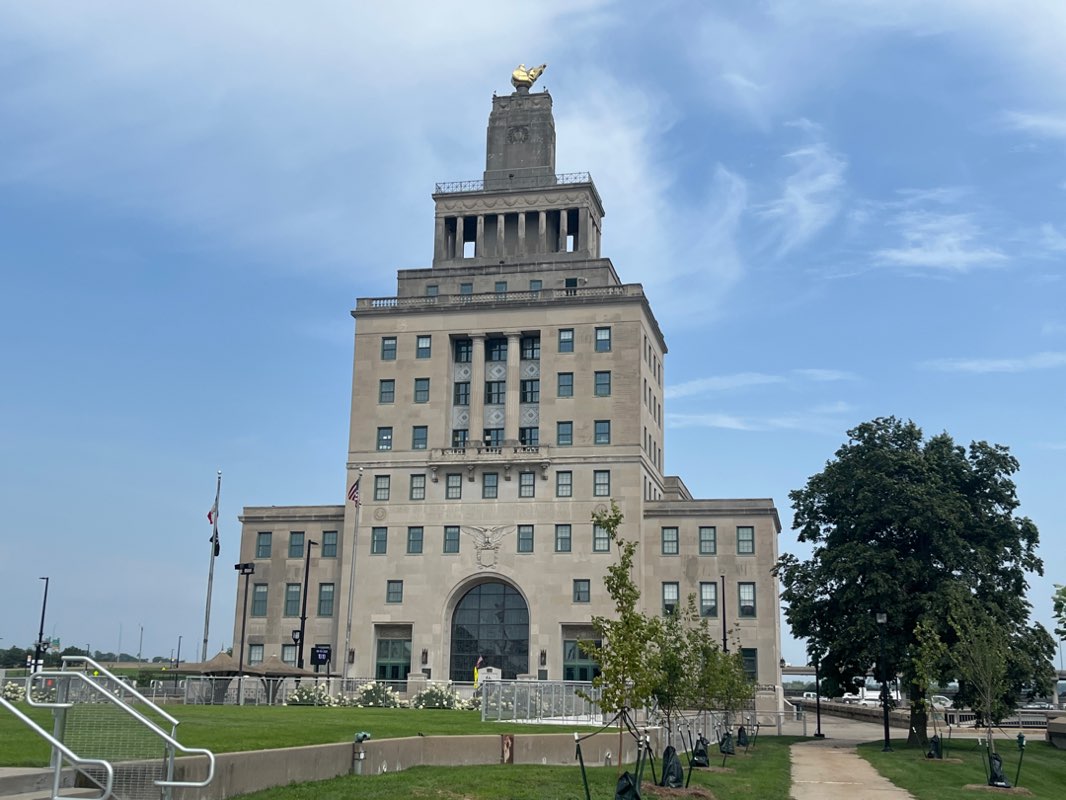 walking near me in Plaza Park in autumn