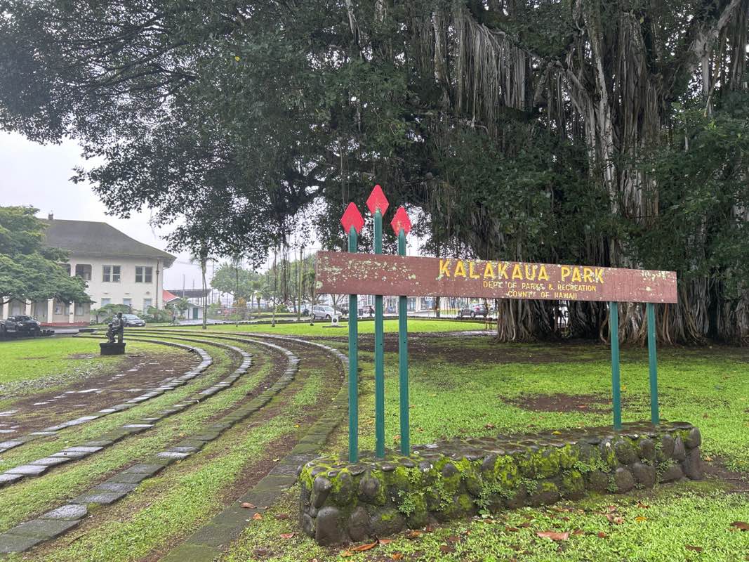 walking near me in Kalakaua Park in spring