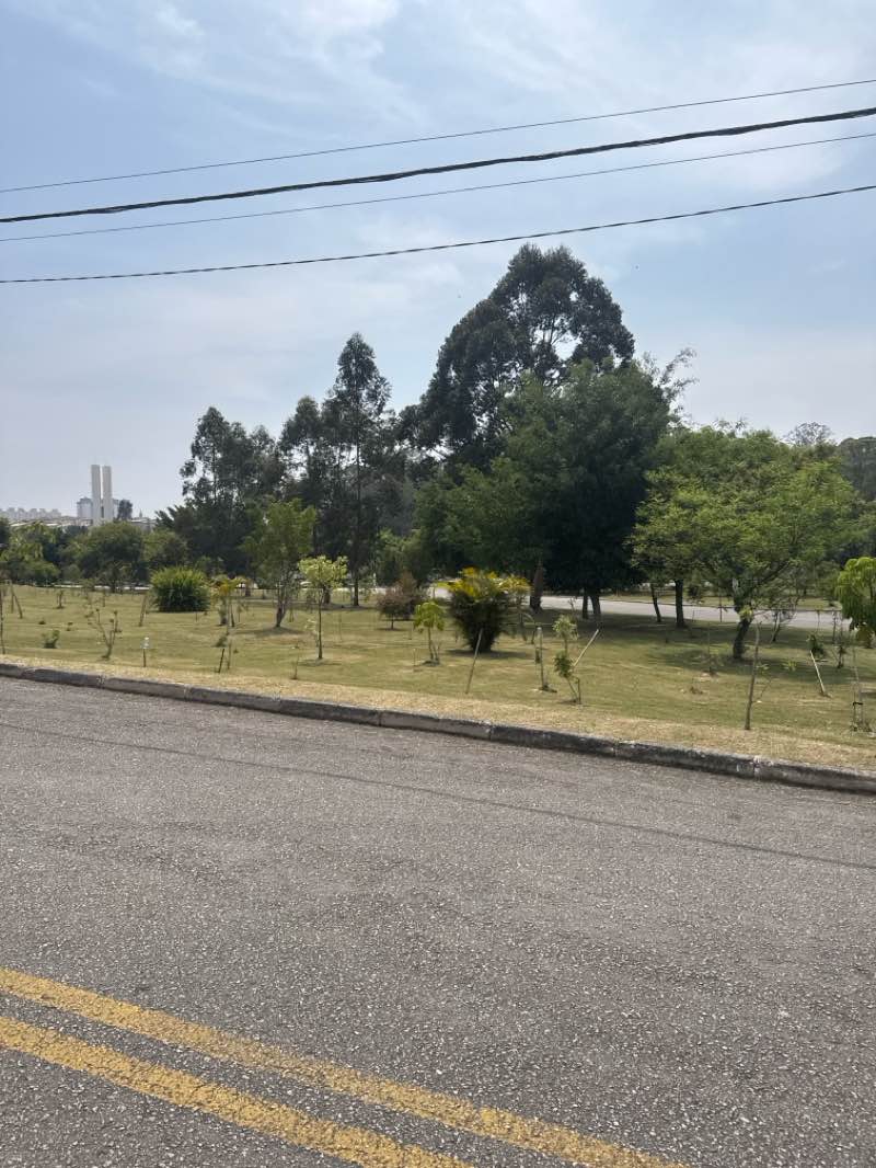 walking near me in Praça dos Coleirinhas in summer