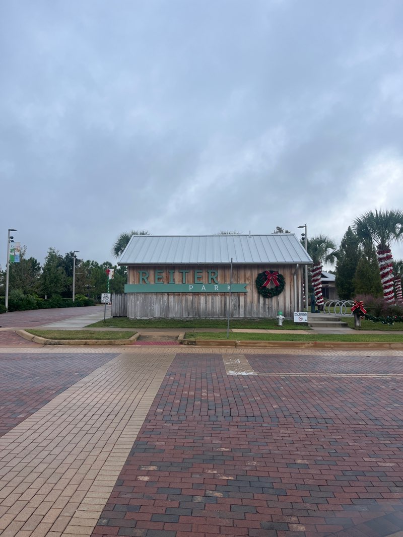 walking near me in Reiter Park in autumn