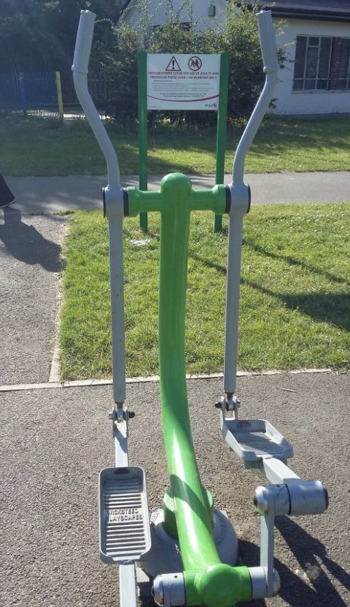 walking near me in Bush Hill Park in winter