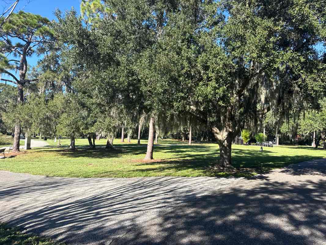 walking near me in Lake Baldwin Park in autumn