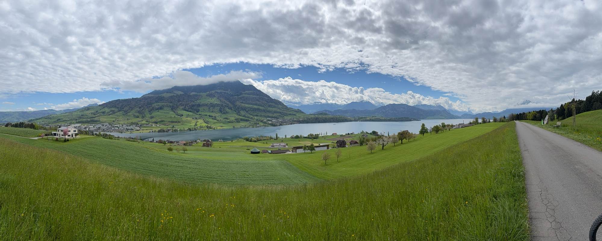 walking near me in Gemeindepark in spring