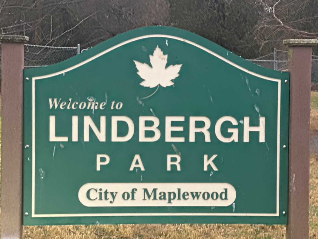 walking near me in Lindbergh Park in spring