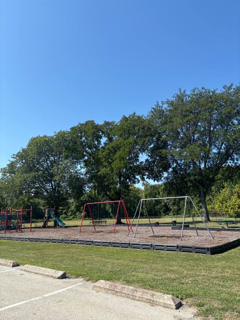 walking near me in Montgomery Park in autumn
