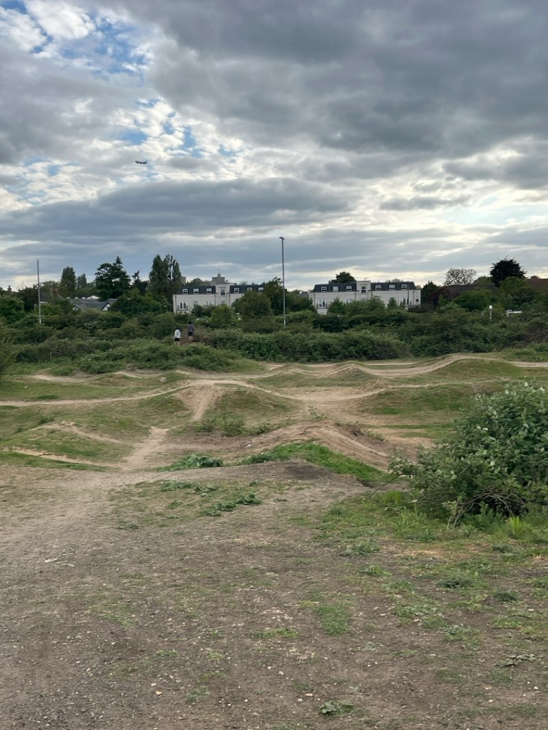 walking near me in Upton Court Park in spring
