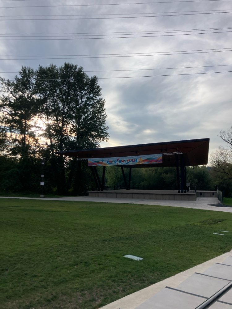 walking near me in Monteith Park in autumn