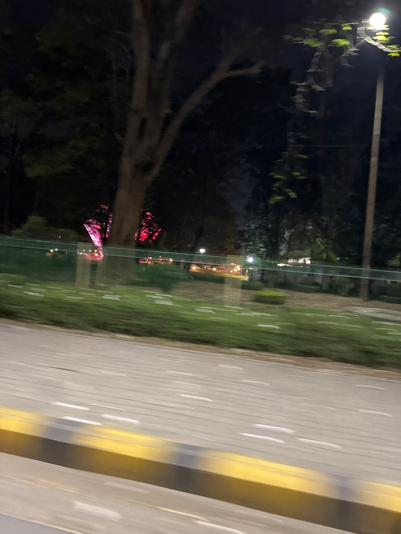 walking near me in Sir Dorabji Tata Park in spring