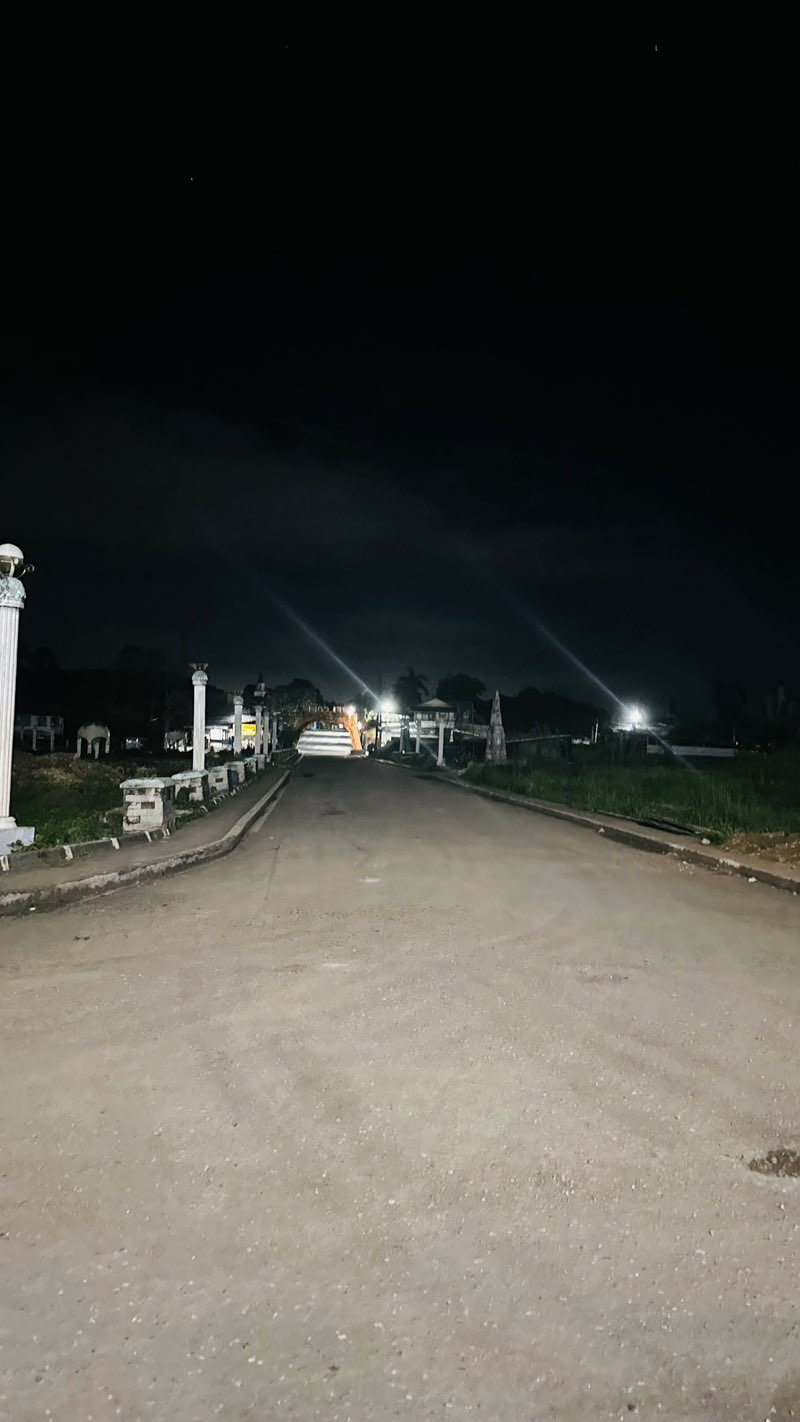 walking near me in Dingle Plaza in winter