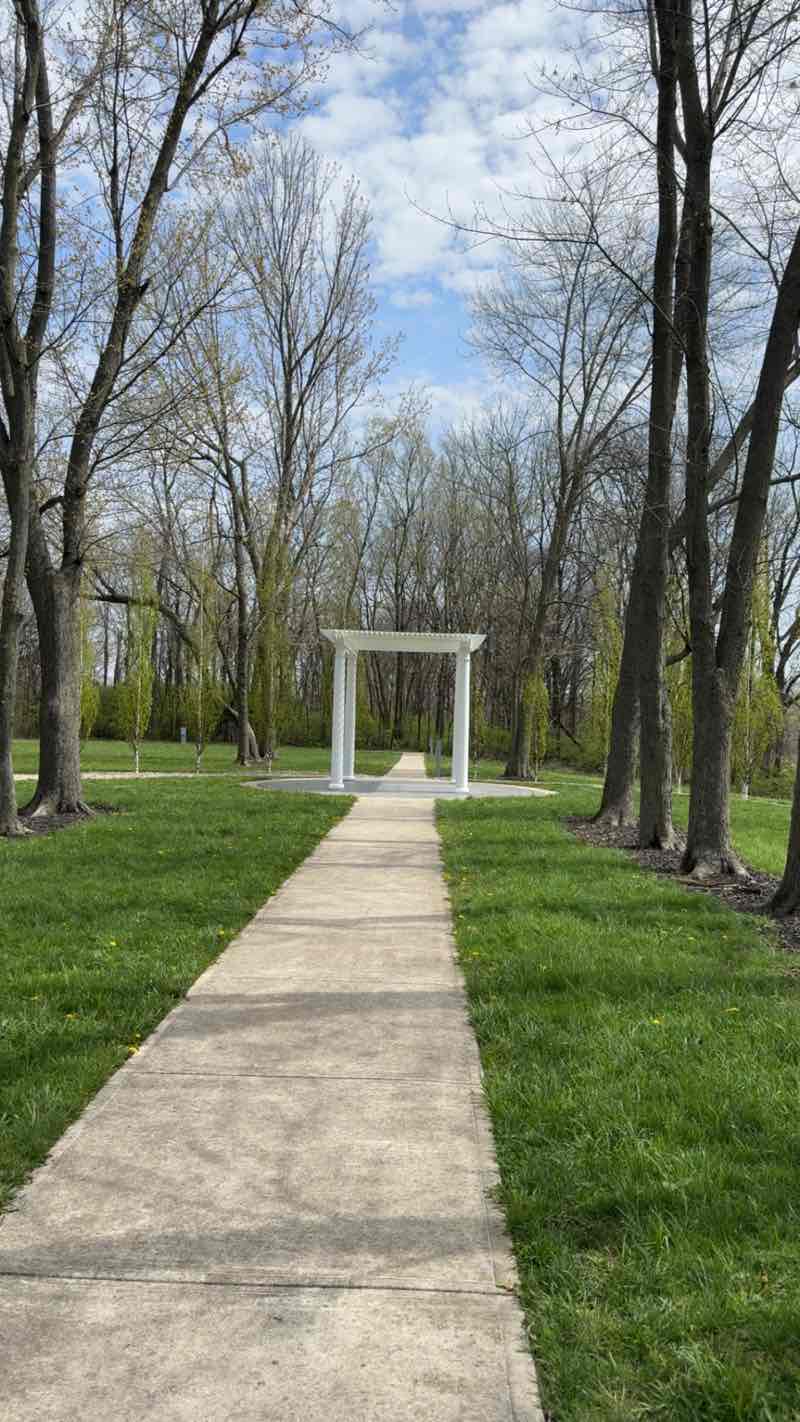 walking near me in Ottawa Metro Park in spring