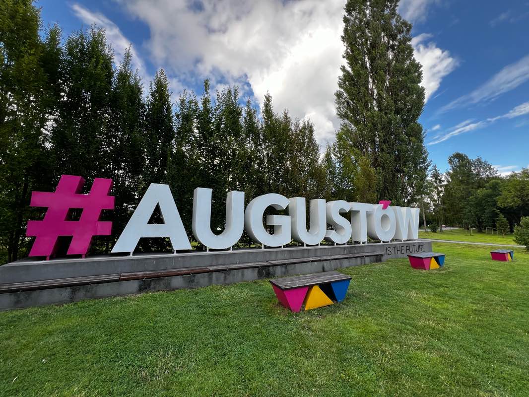 walking near me in Rynek Zygmunta Augusta in autumn