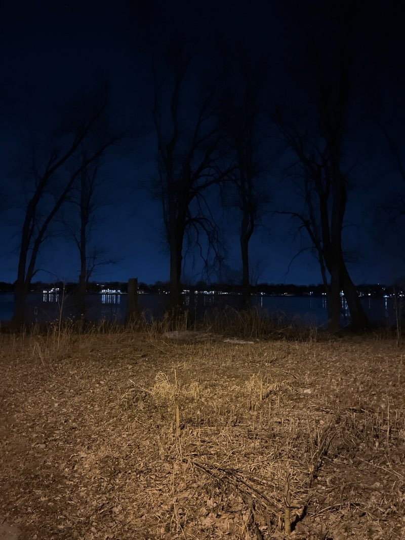 walking near me in Berge de la Halte-à-la-Rivière in spring