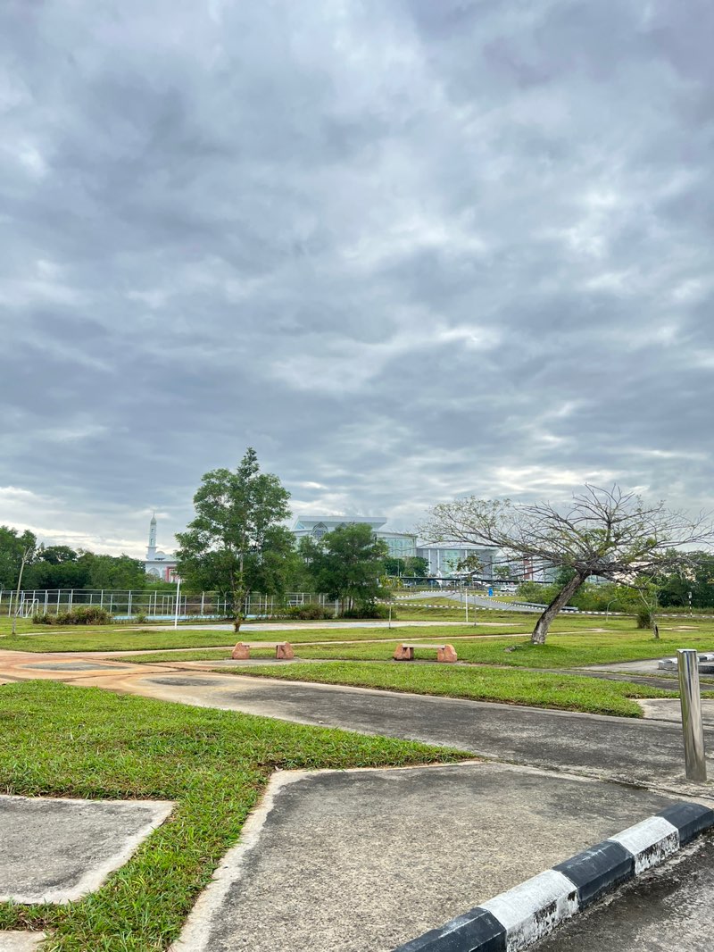 walking near me in Rimba Park in spring