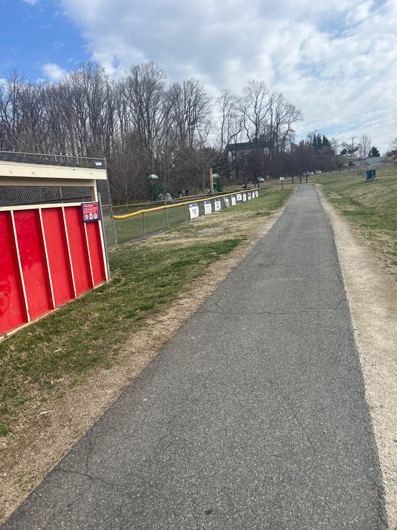 walking near me in Idylwood Park in spring