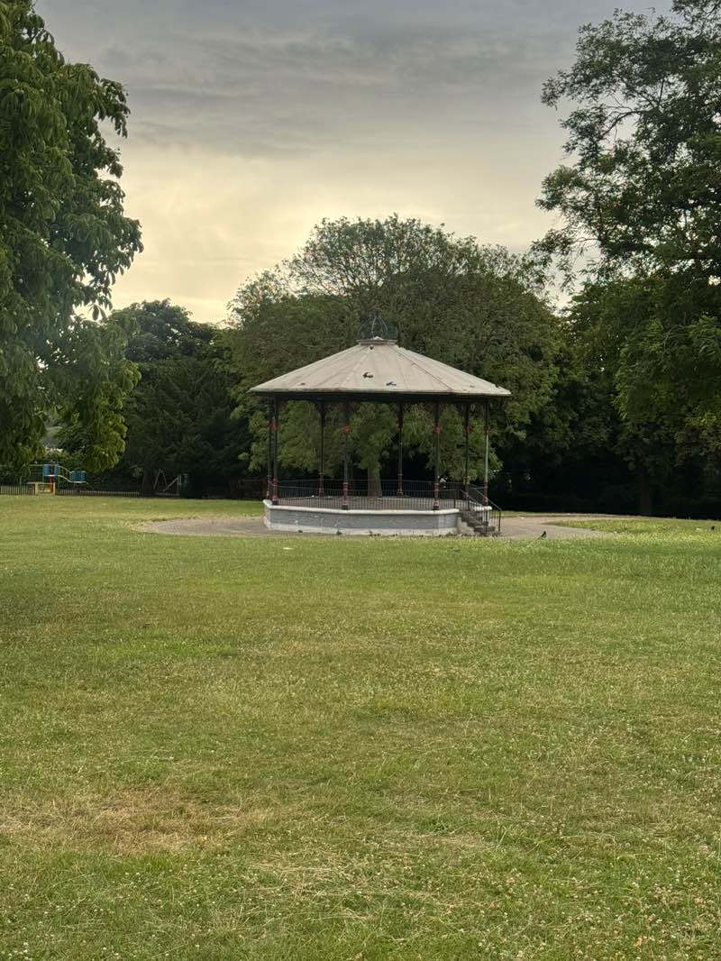 walking near me in Fort Pitt Gardens in summer