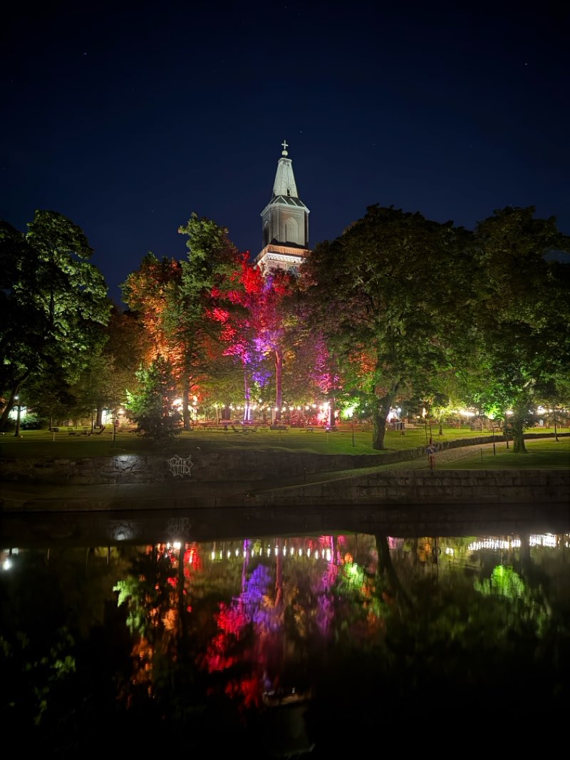 walking near me in Tuomiokirkonpuisto in autumn