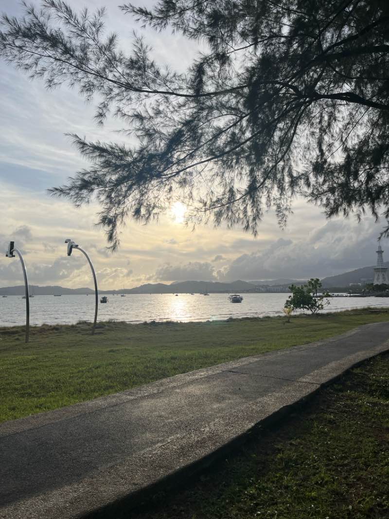 walking near me in Commonwealth Heads of Government Meeting Park in summer