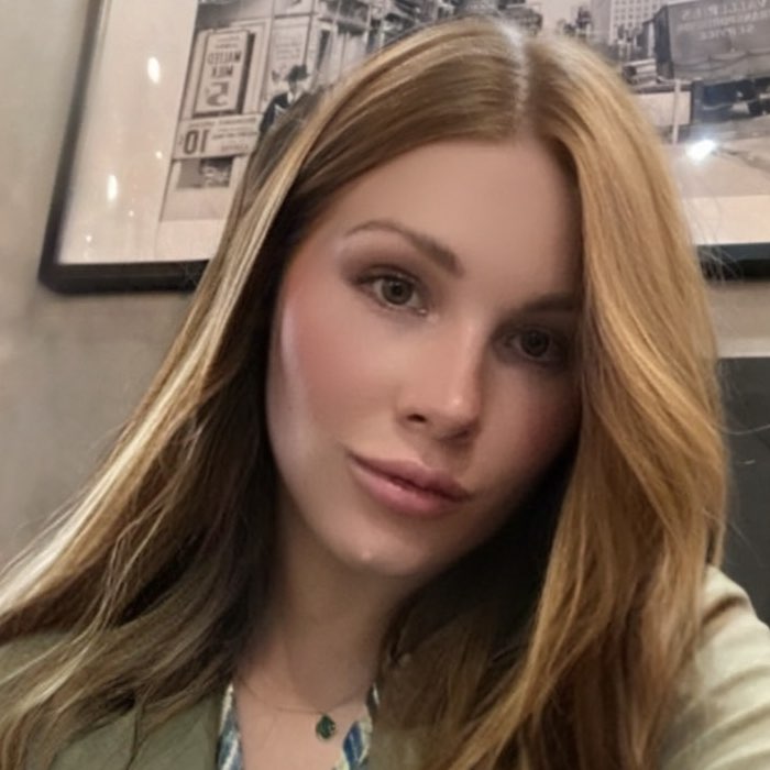 by Julia💚 profile