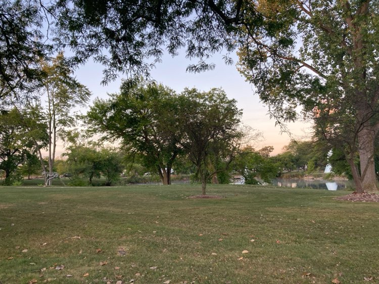 walking near me in Whitehouse Park in autumn