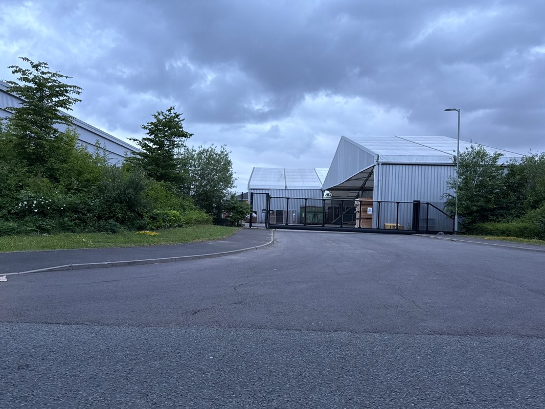 walking near me in Aldridge Airport in summer
