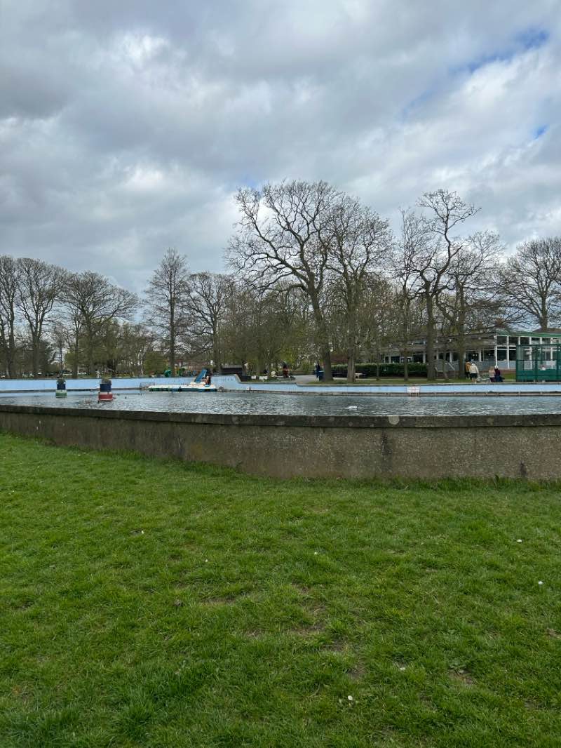 walking near me in Crescent Gardens in spring