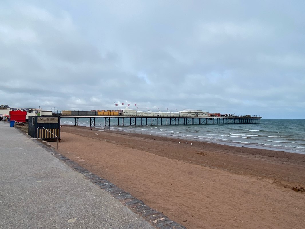 walking near me in Torbay Park in summer