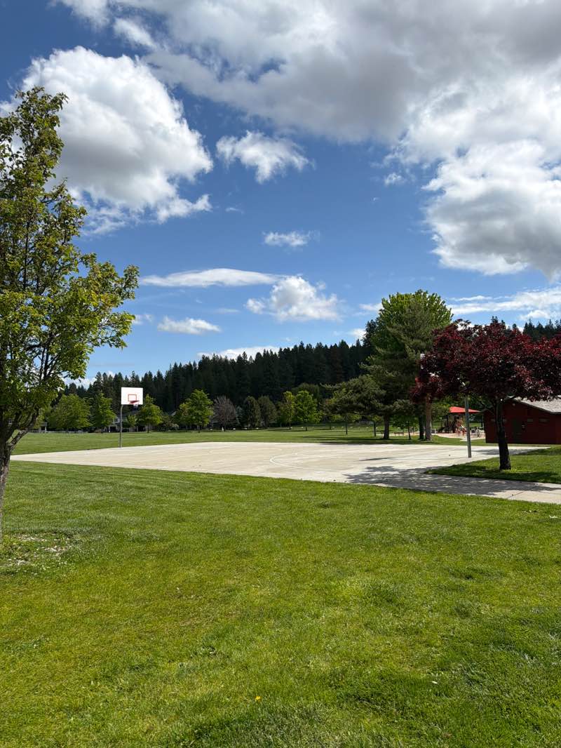 walking near me in Rocky Hill Park in summer