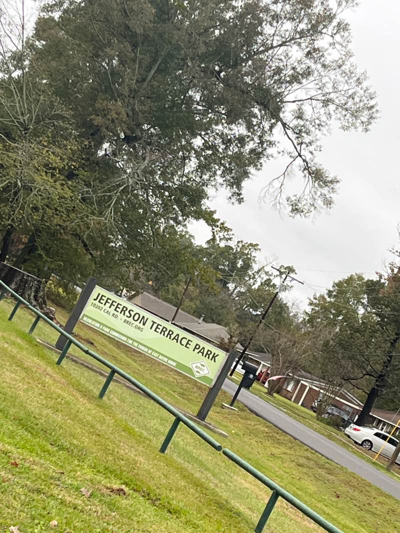 walking near me in Jefferson Terrace Park in autumn