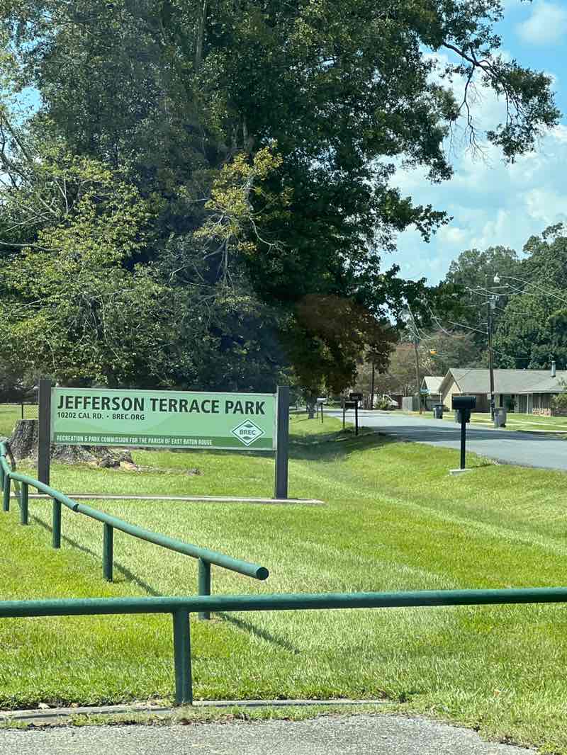walking near me in Jefferson Terrace Park in autumn