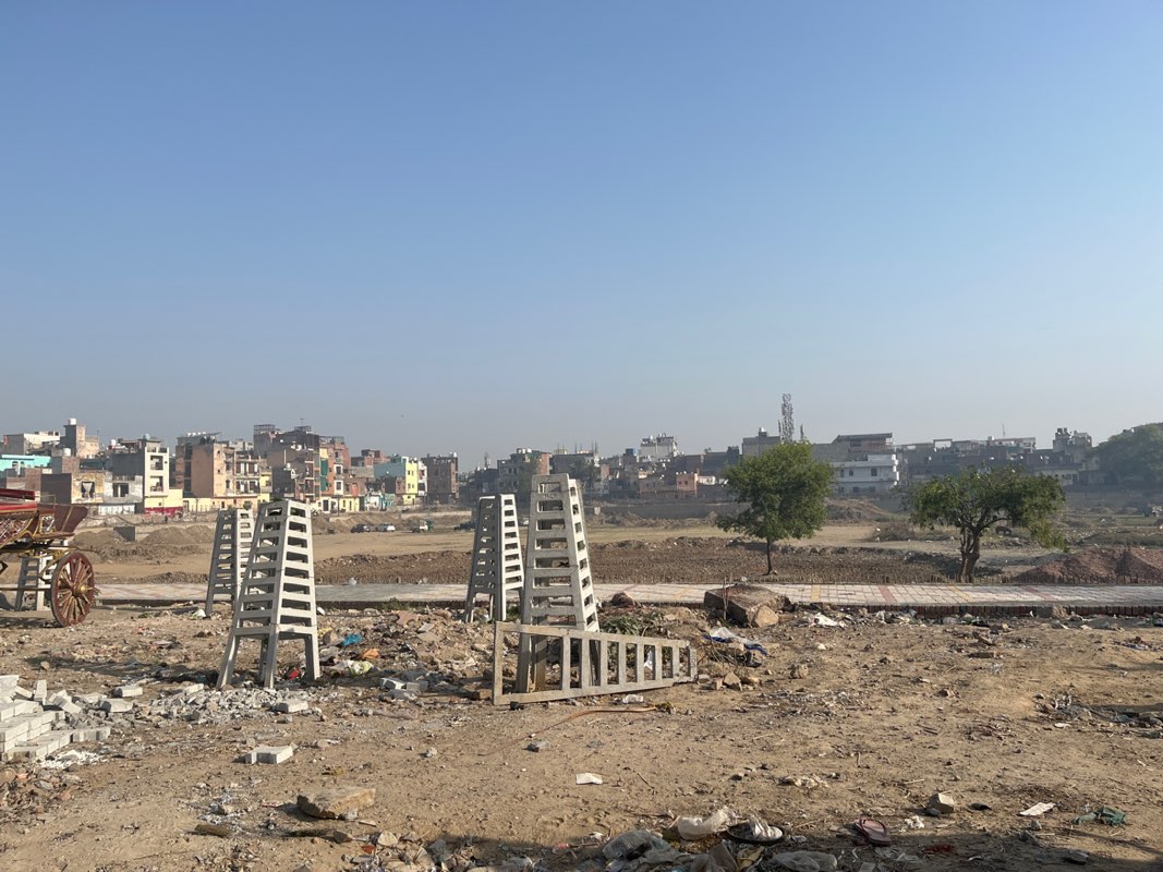 walking near me in Talab Park in spring