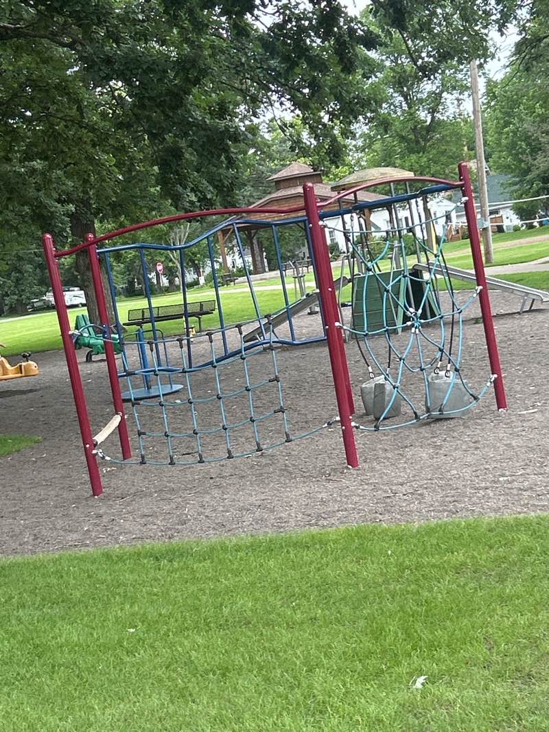 walking near me in Library Park in summer