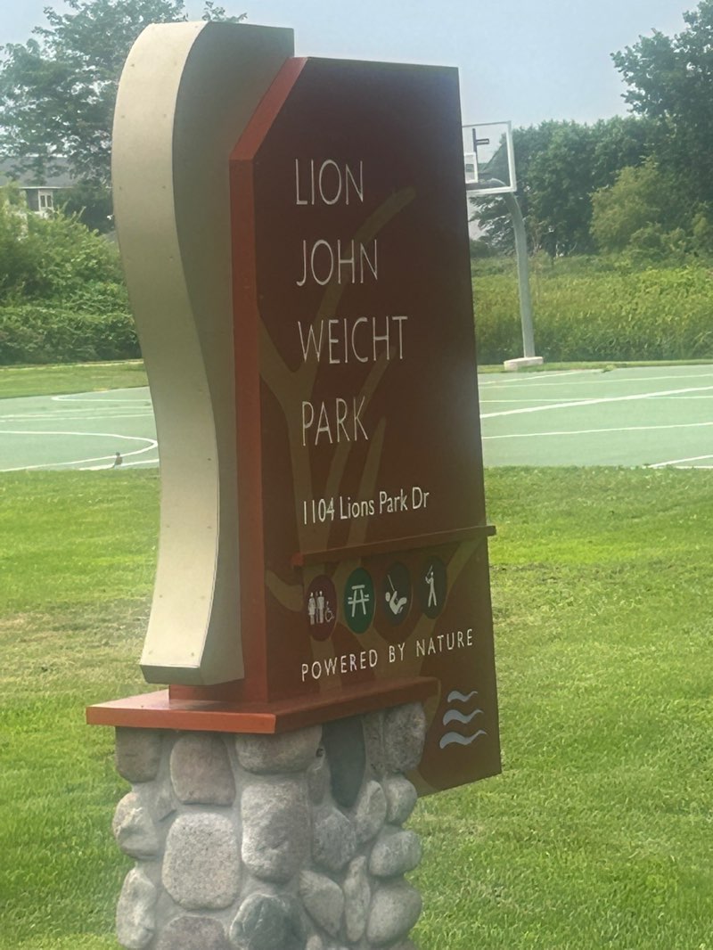 walking near me in Lion John Weicht Park in autumn