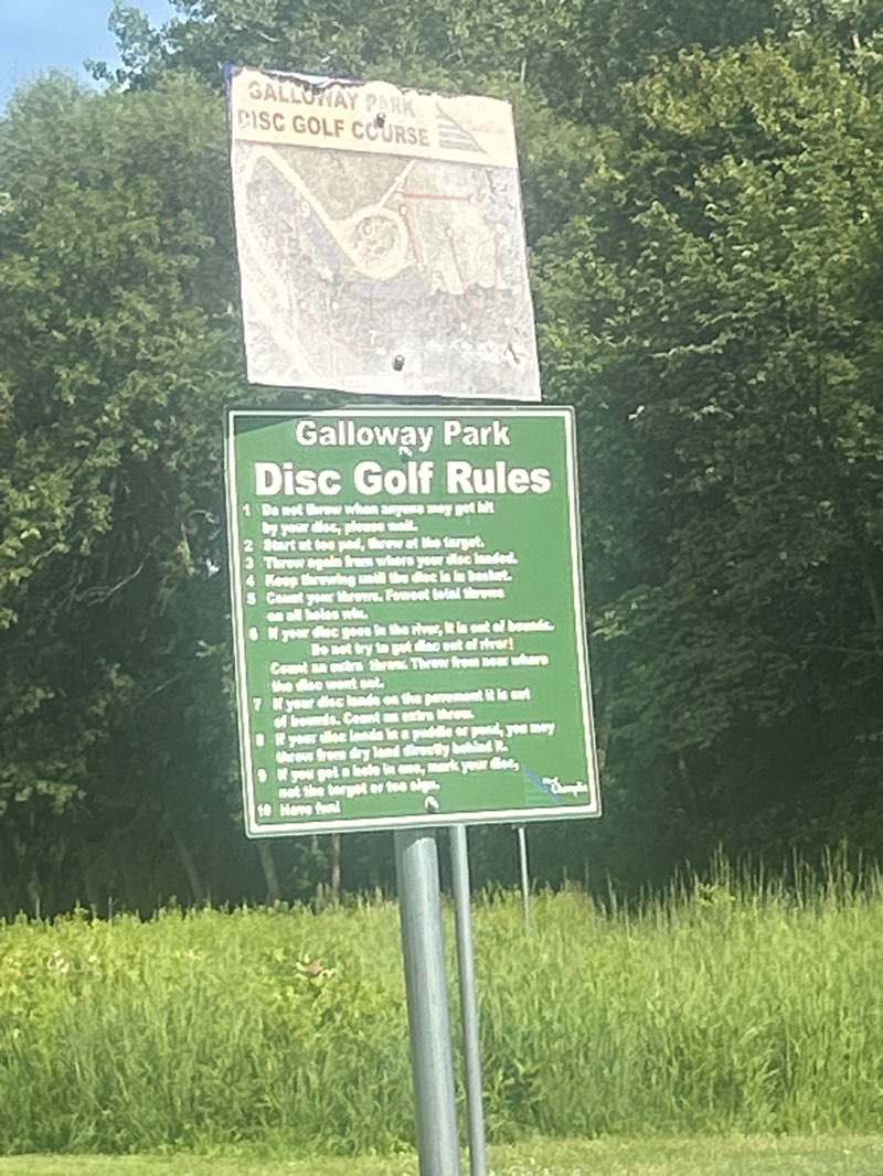 walking near me in Donie Galloway Riverside Park in summer