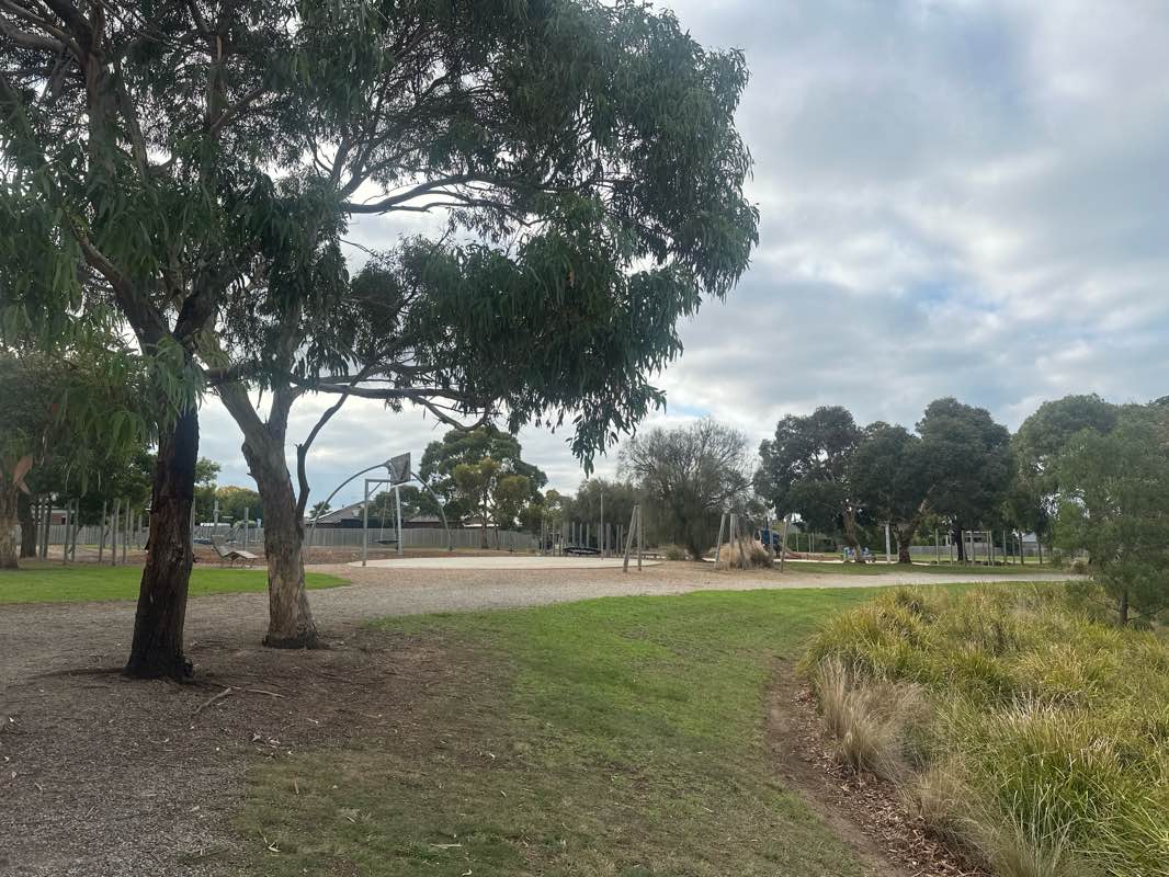 walking near me in Oakdean Boulevard Reserve in autumn