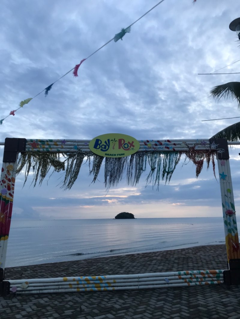 walking near me in Peoples Park in summer