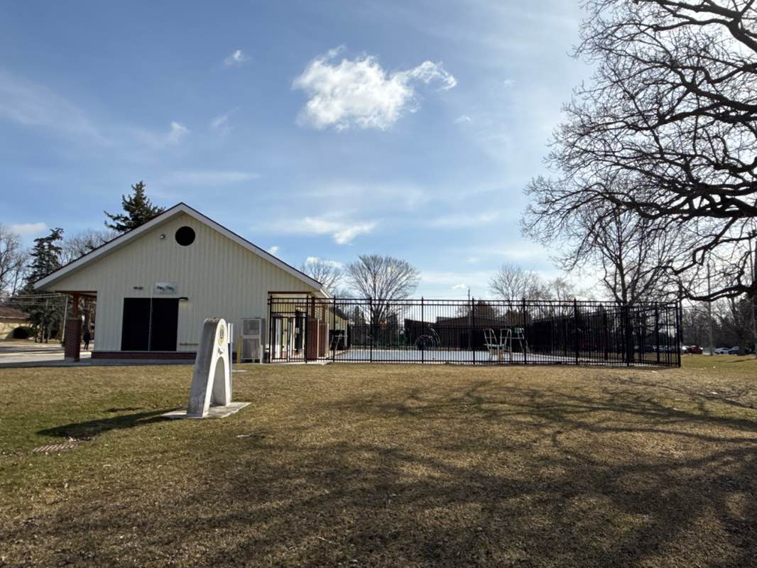 walking near me in Morgan Park in spring