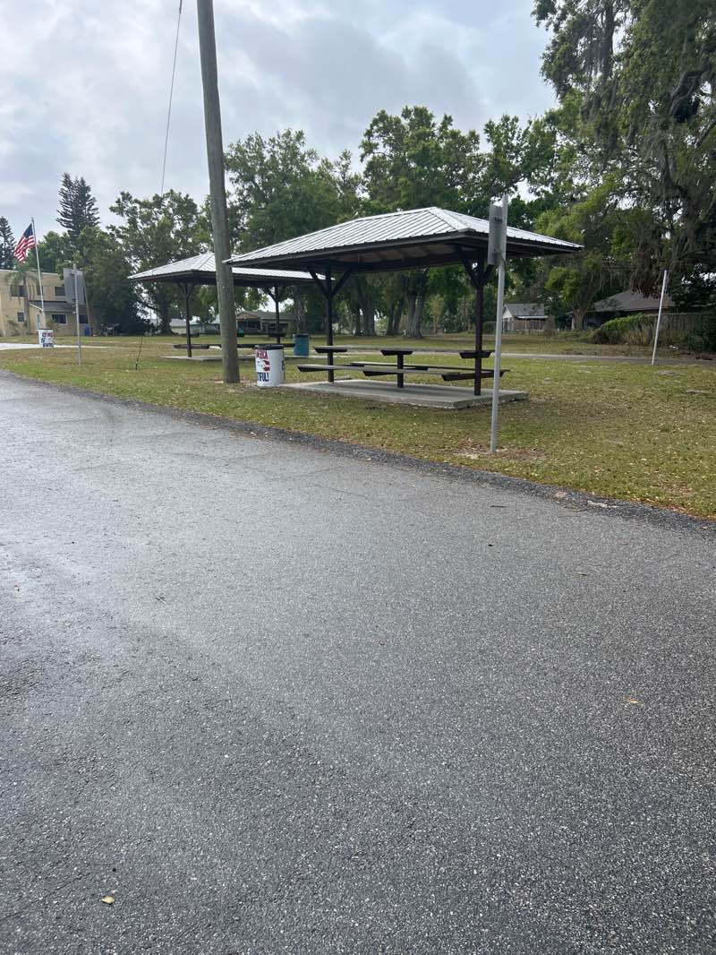 walking near me in Eagle Lake Park in spring