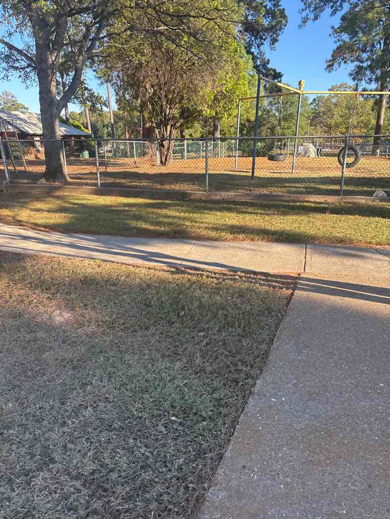 walking near me in Kilgore City Park in autumn
