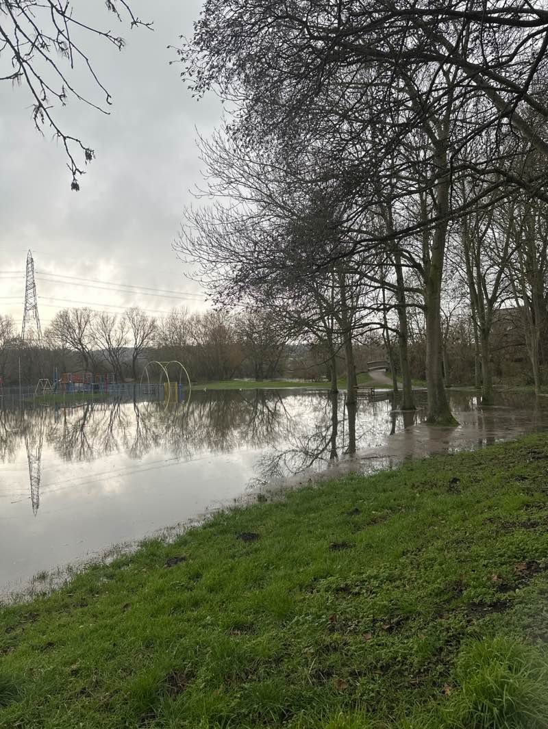 walking near me in Oatlands Road Recreation Ground in winter