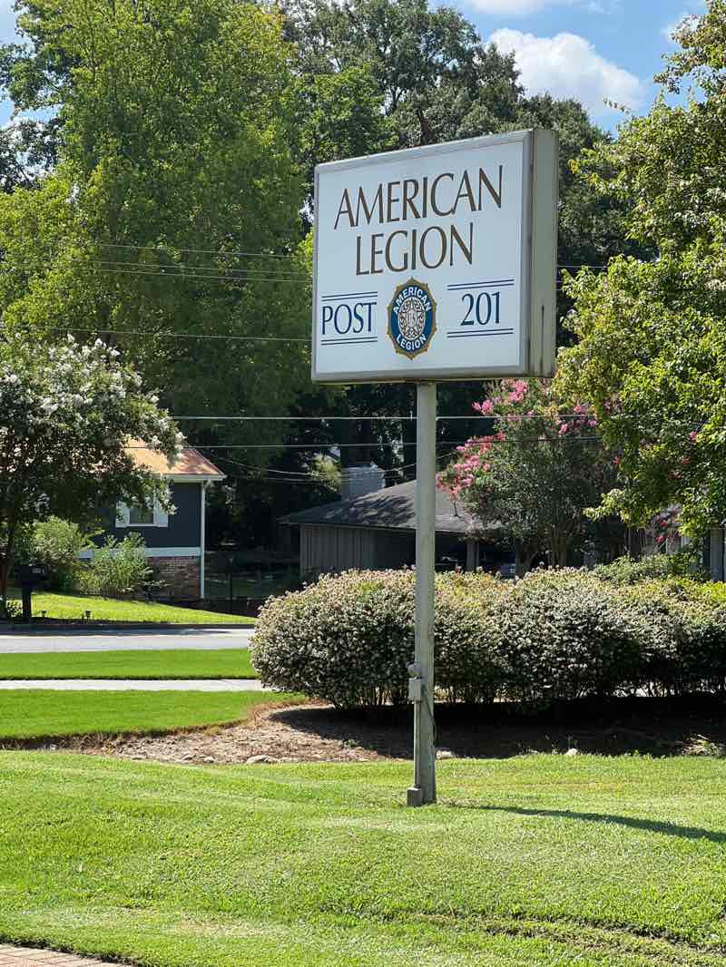 walking near me in Veterans Memorial Park in autumn