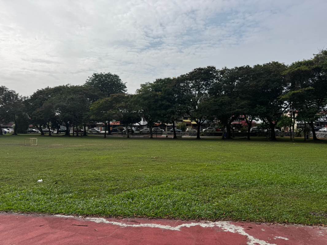 walking near me in Sahara Park in summer