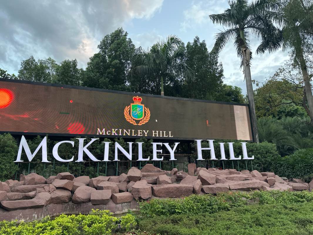 walking near me in Uptown Mall Sky Park in spring