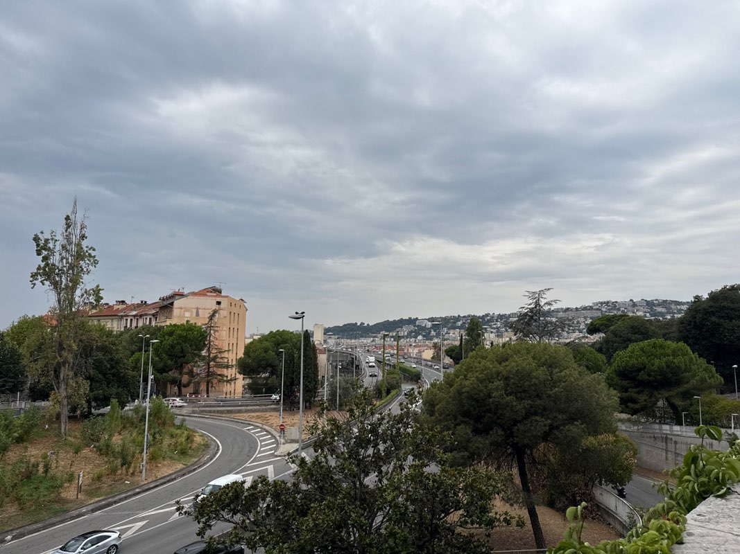 walking near me in Parc Paradisio in autumn