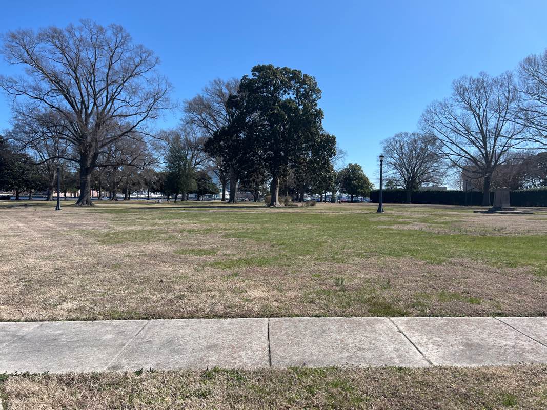 walking near me in Hospital Point Park in spring