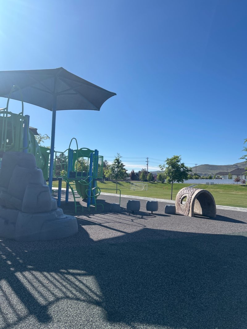 walking near me in L & L Hamilton park in spring