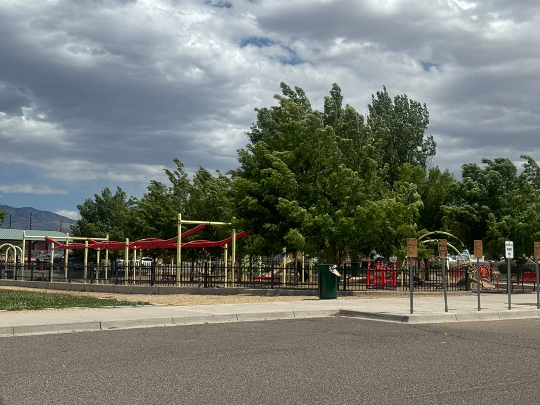 walking near me in Vista del Norte in spring