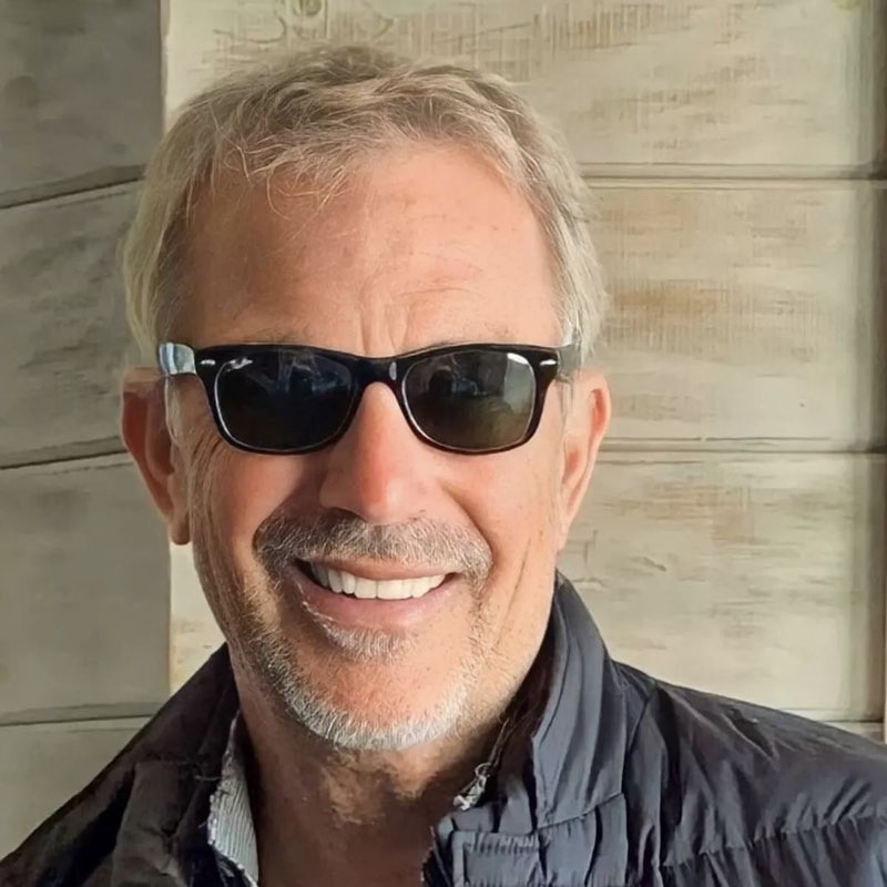 Kevin Costner live chat/Fitness