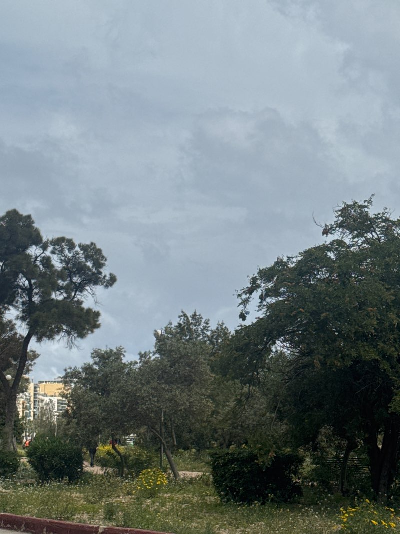 walking near me in Gnien Il - Kunsill Ta L- Ewropa in spring